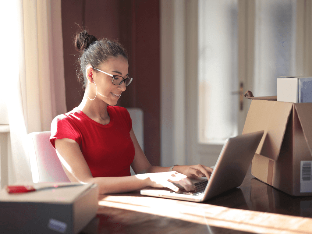 etsy-seller-in-laptop-working